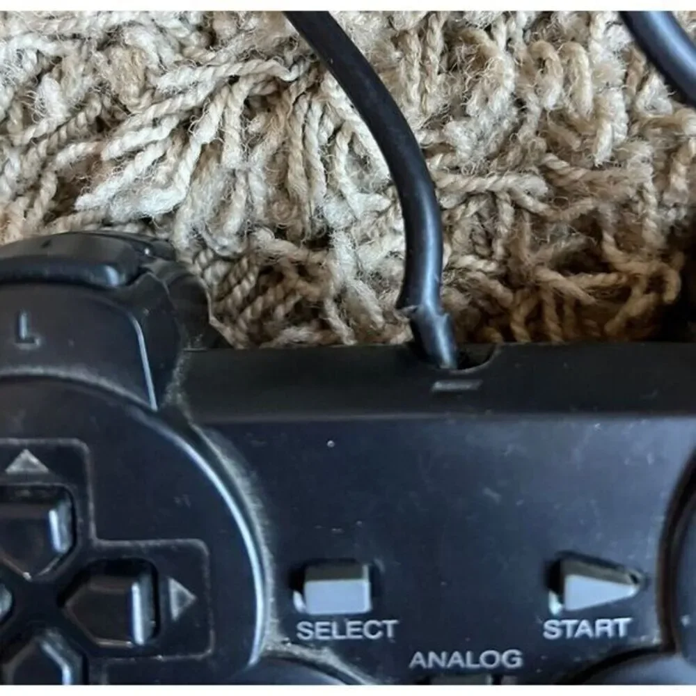 Lot Of‎ 4 Wired Game PS2 Controllers 3 GameStop &1 Unbranded. Tested & Work